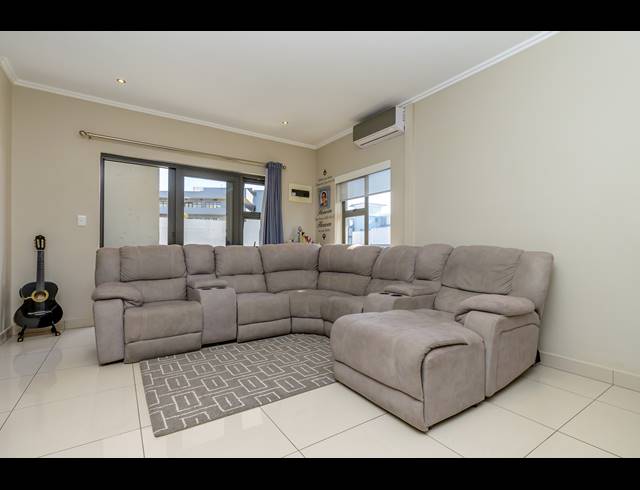 2 BEDROOM APARTMENT FOR SALE IN UMHLANGA RIDGE
